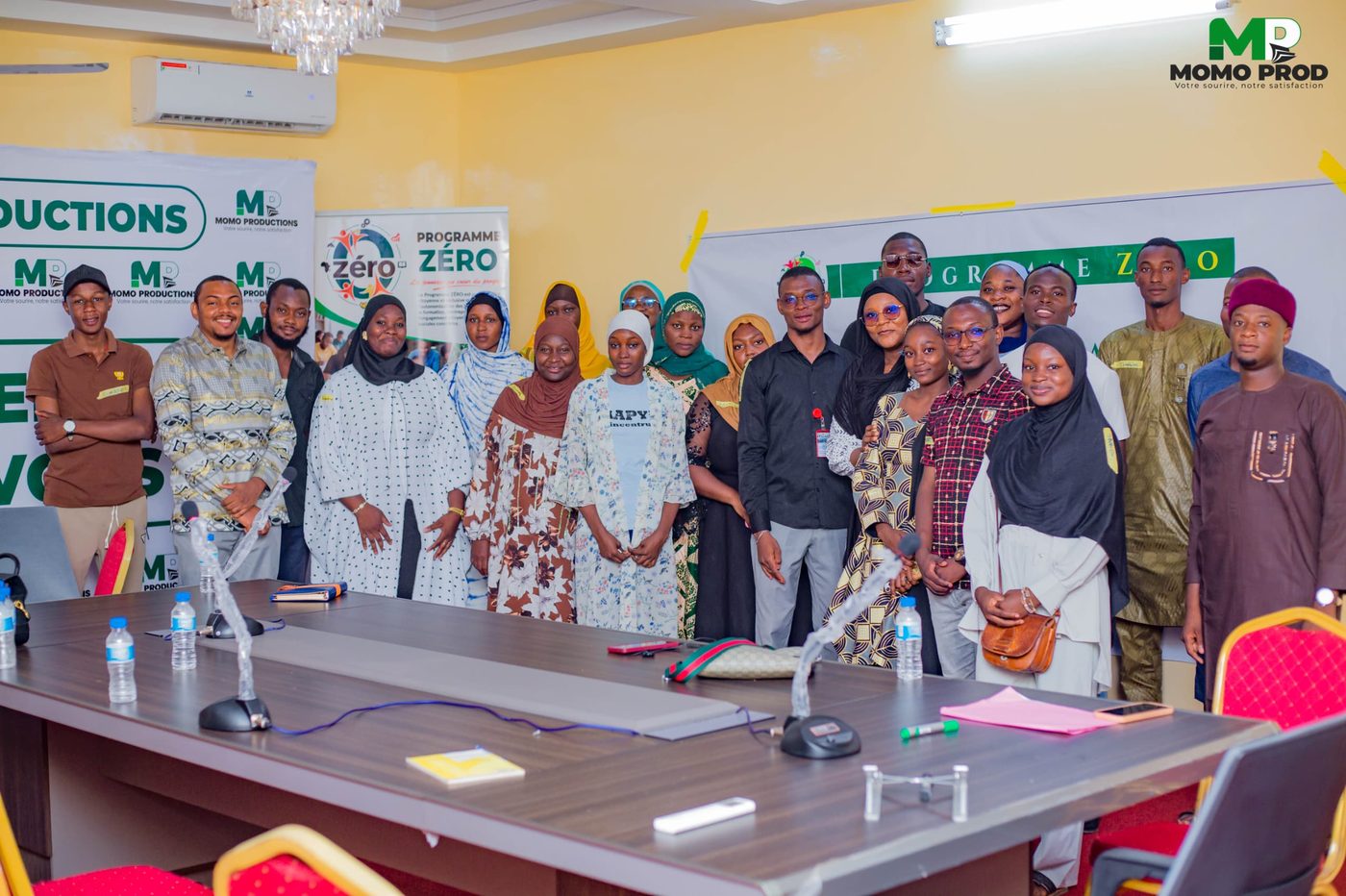 Photo de famille avec les participants de l'atelier de sensibilisation.